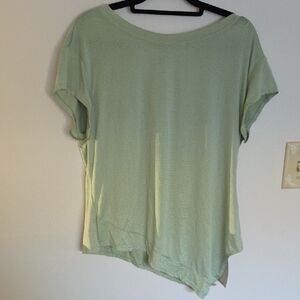 Halara Moss T-Shirt Assymetrical Active Wear Sz L NWT